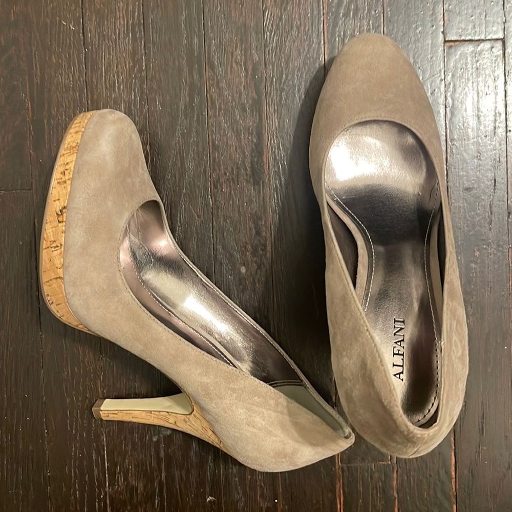 Beautiful Alfani pumps in truffle color